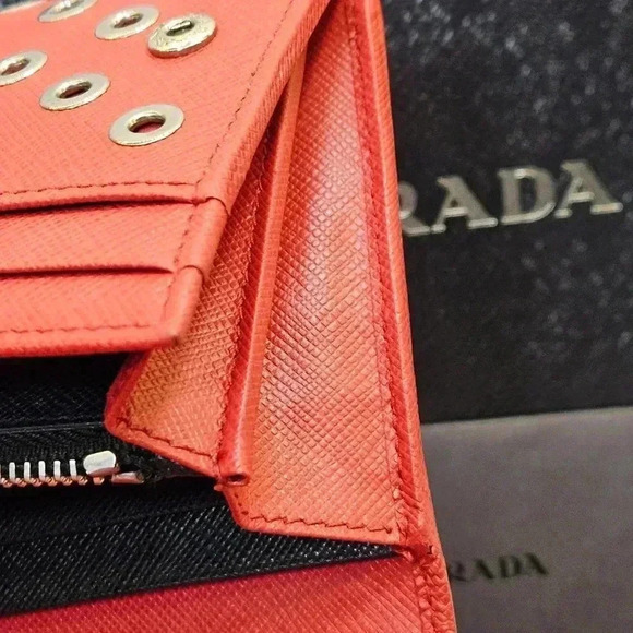 🎁Prada Rouge Grommet Embellished Leather WOC - Picture 11 of 17